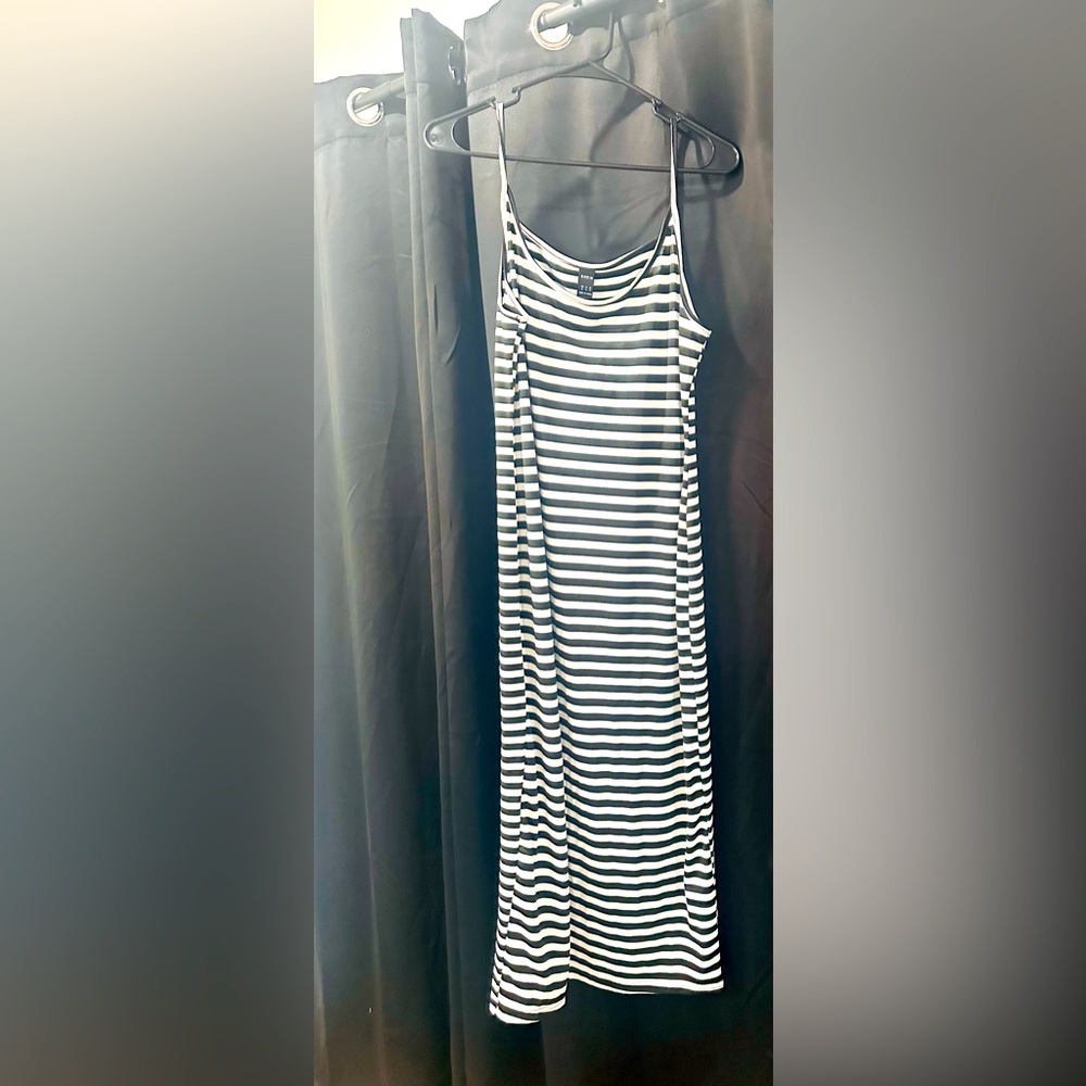 All 6 SHEIN midi dresses for only $30! Never worn, sizes L to XL.